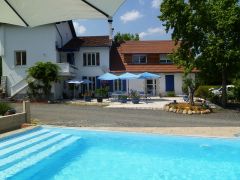 maison d'hôtes avec terrasse et piscine