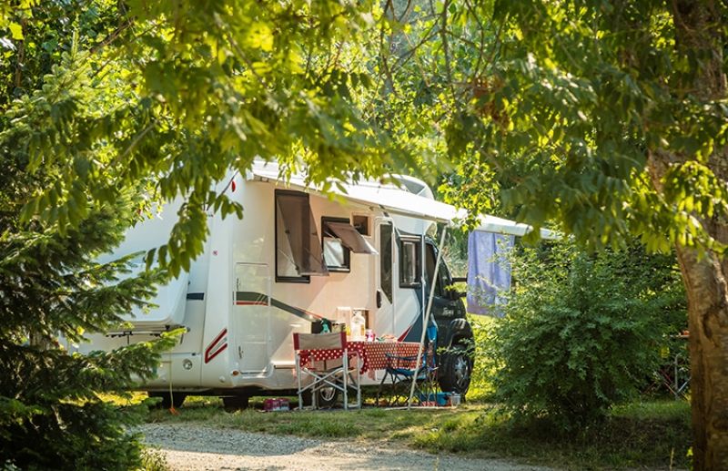 Emplacement tentes, caravanes, camping-car
